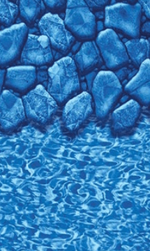 Un gros plan d une piscine avec des rochers bleus au fond.