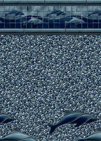 Une piscine avec des dauphins à côté