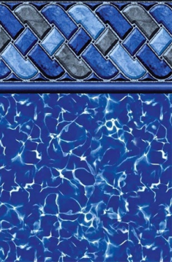 Une piscine avec une bordure en carrelage bleu et une surface d eau bleue.