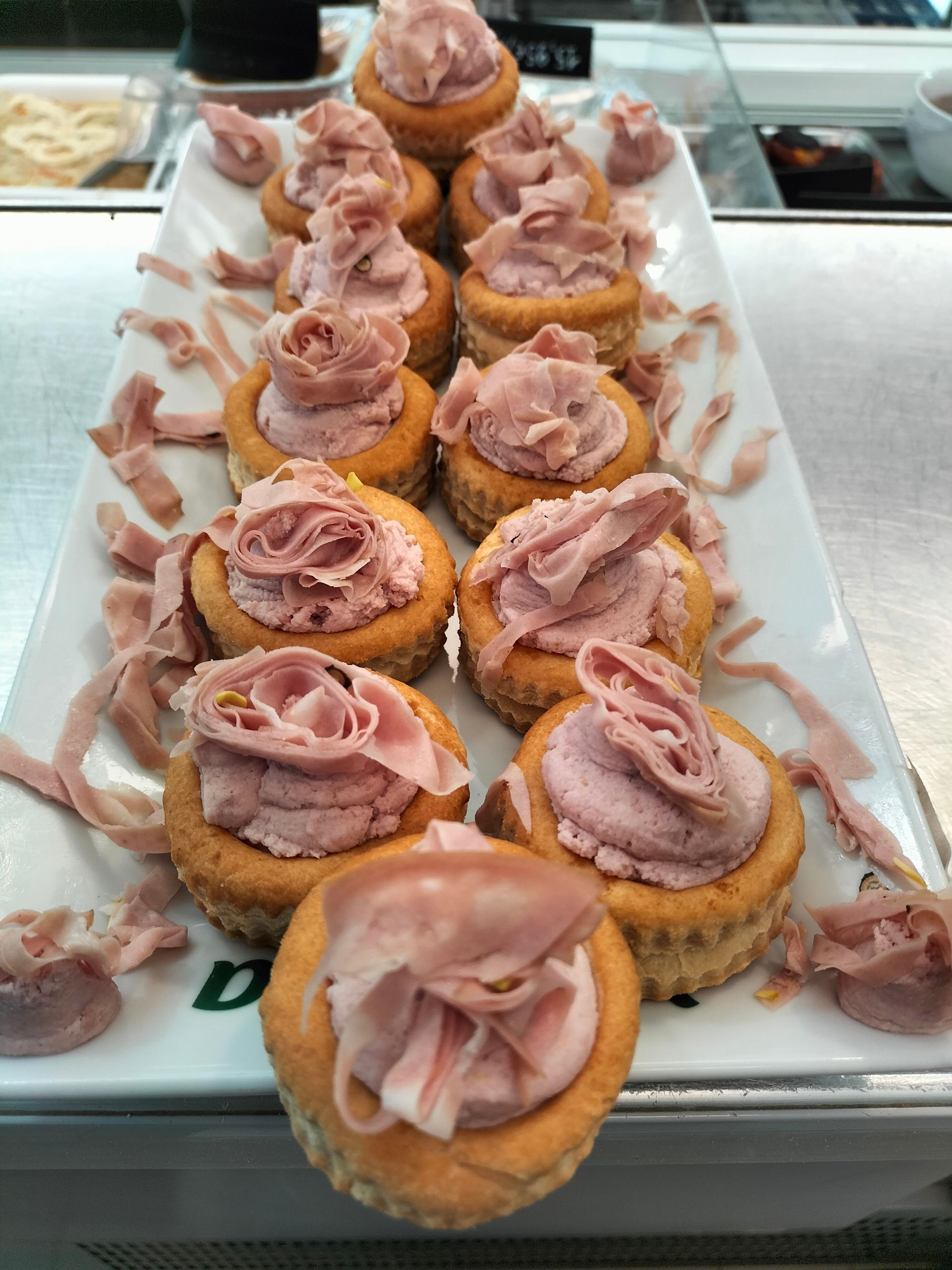 volauvent con spuma di mortadella