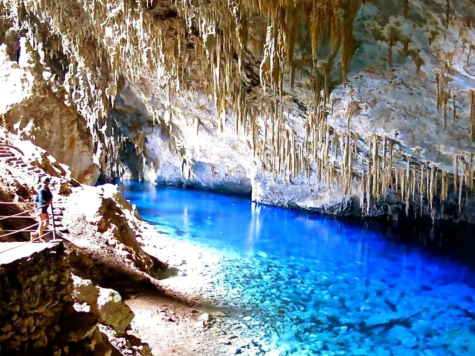 Gruta da Lagoa Azul Bonito