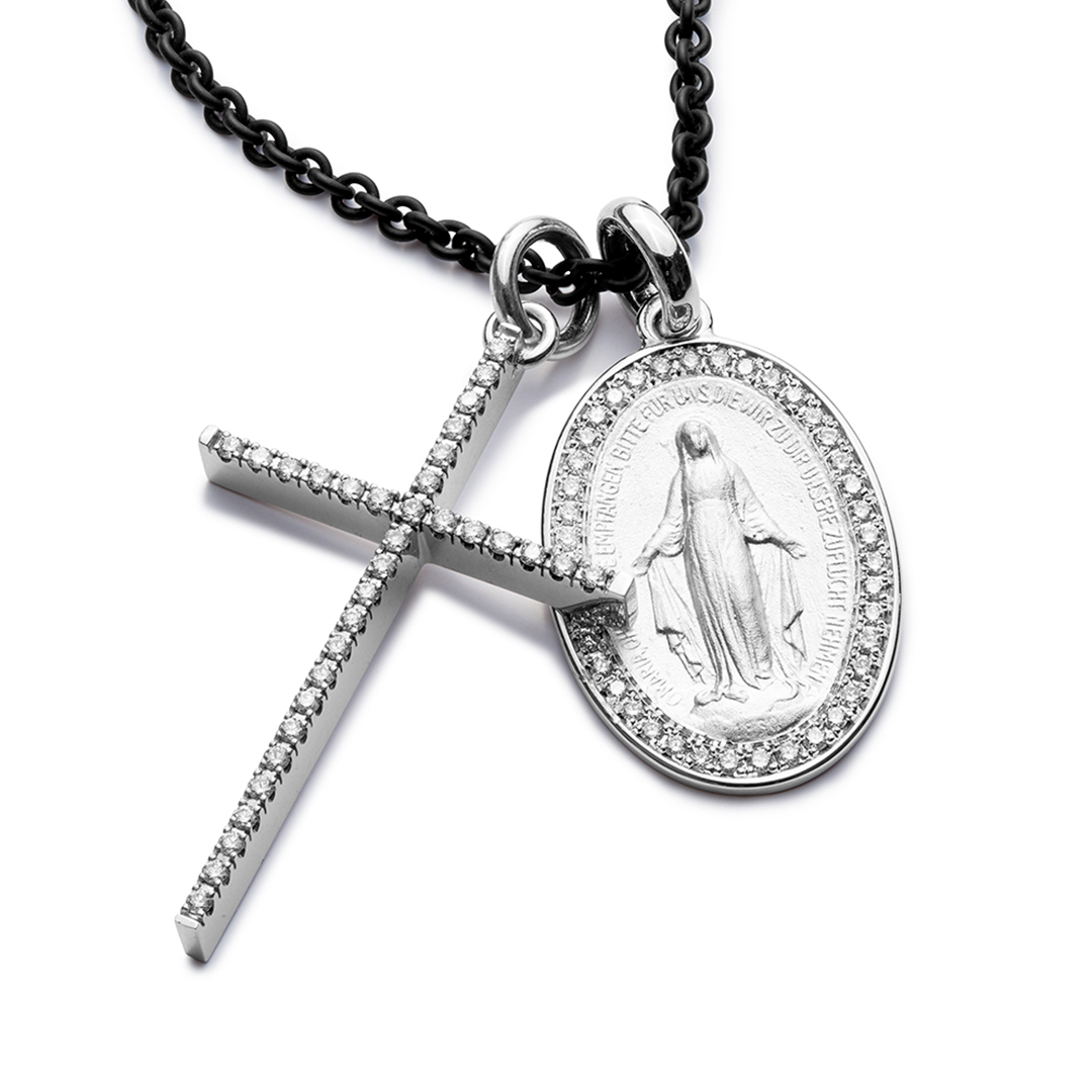 eine Halskette mit einem Kreuz und einem Medaillon darauf