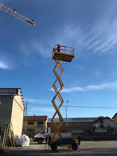 inserimento guaine termorestringenti su tetto