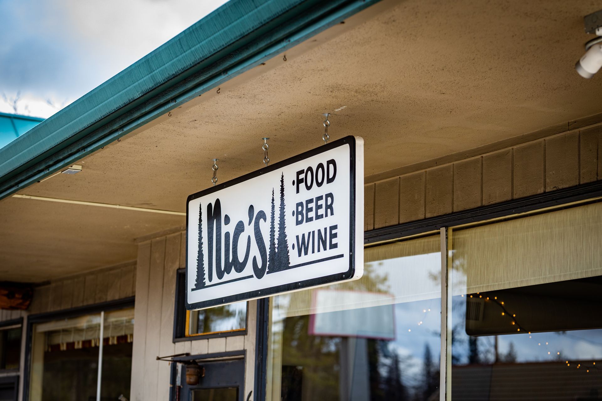 A sign for Nic's restaurant in Paradise, California