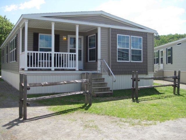 Redman A25610 Manufactured Home In Lyndonville, Vermont
