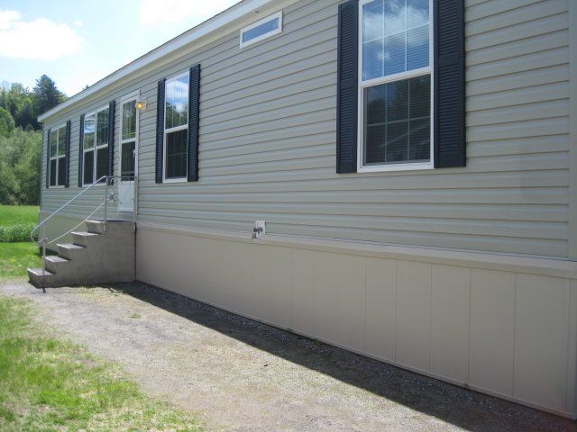 Redman A25202 Manufactured Home In Lyndonville, Vermont