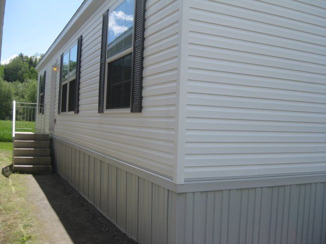 Redman A24402 Manufactured Home In Lyndonville, Vermont
