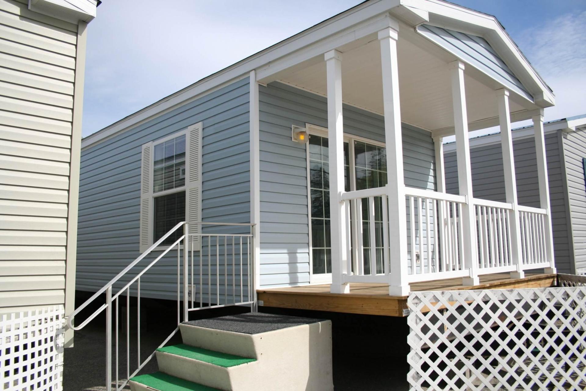 Redman F27025 Manufactured Home In Lyndonville, Vermont