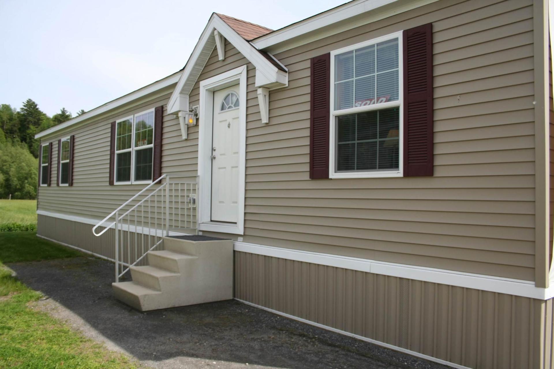 Redman A45225 Manufactured Home In Lyndonville, Vermont