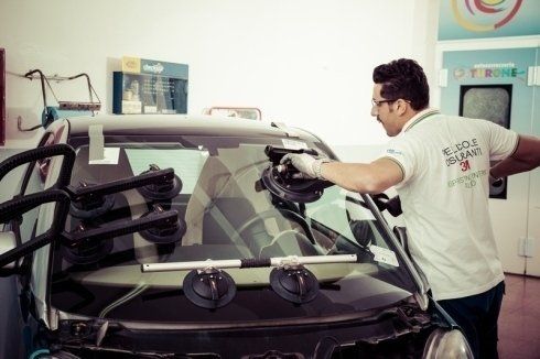 Sostituzione del cristallo