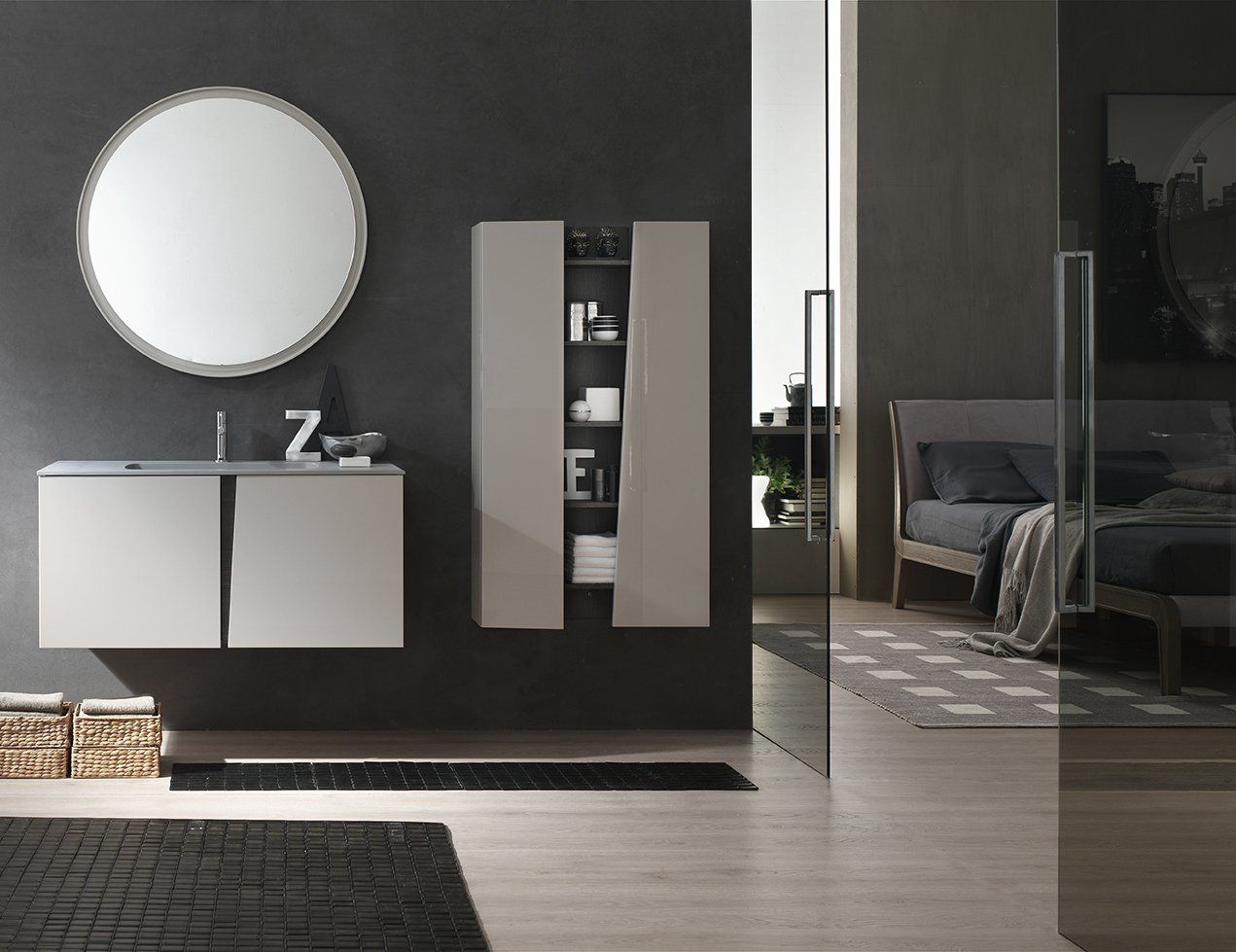 il bagno ambientato con particolari in metallo