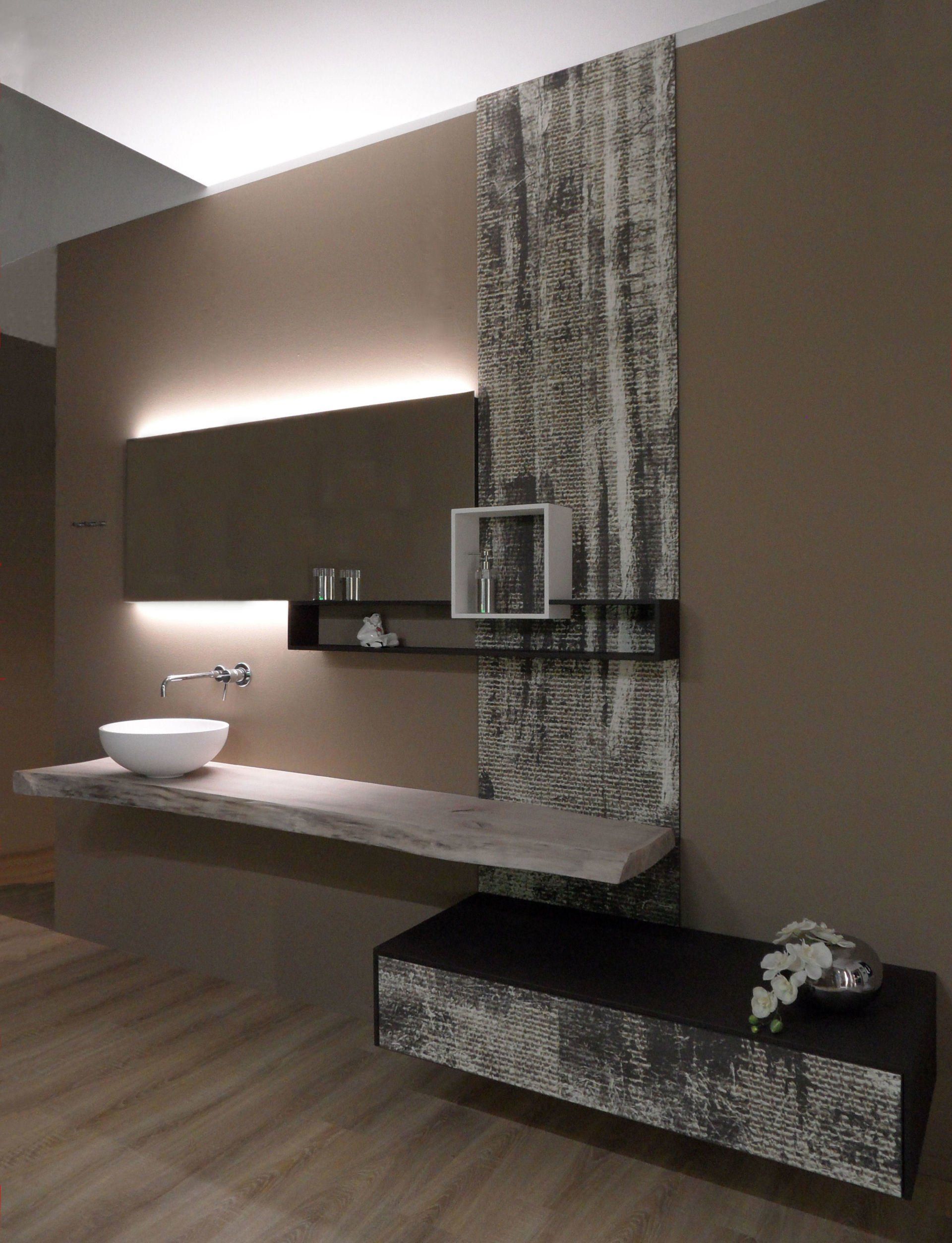 Mobile Bagno con tavolato corteccia in legno di Noce Nazionale