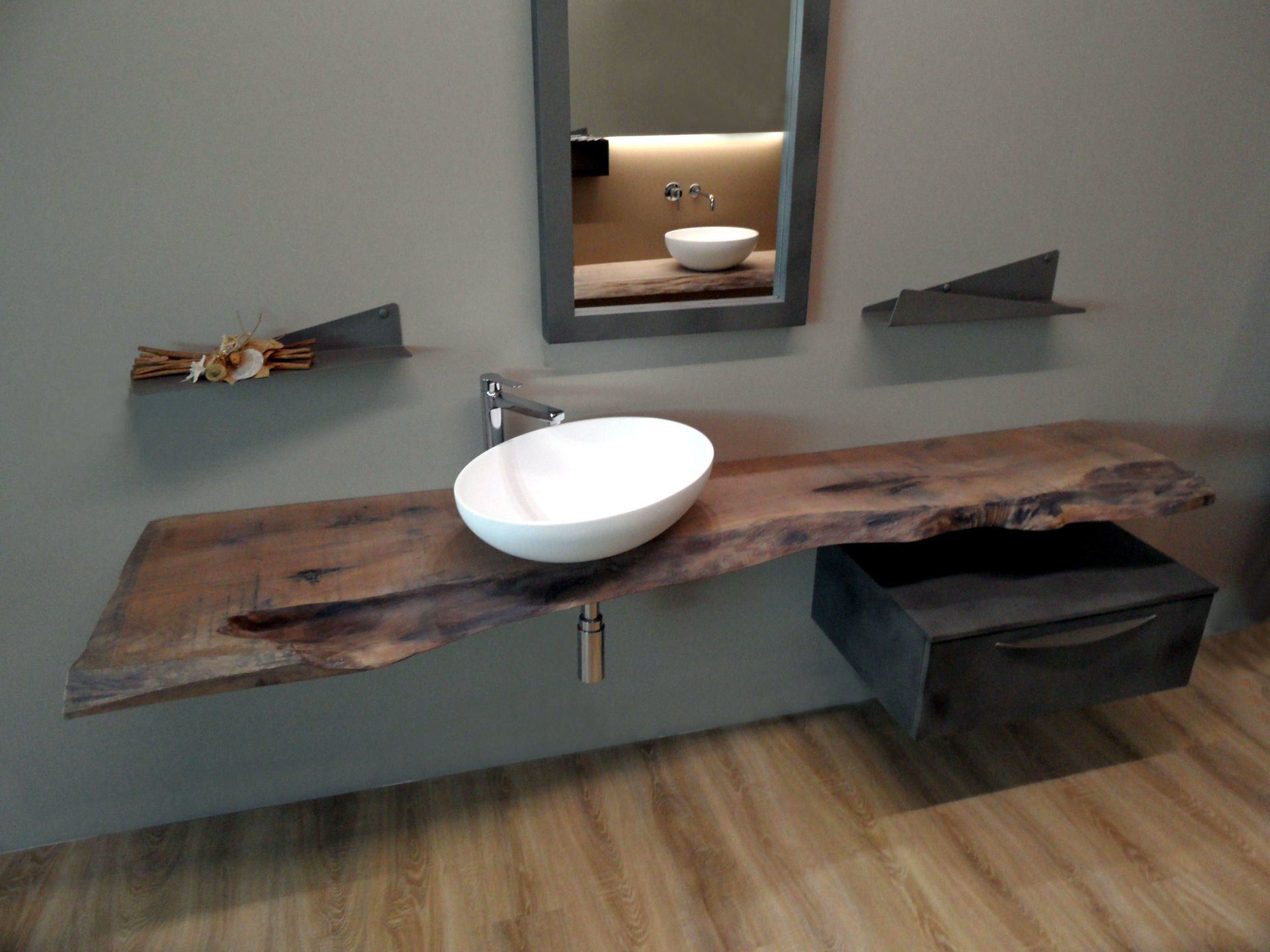 Mobile Bagno con tavolato corteccia in legno di Noce Nazionale