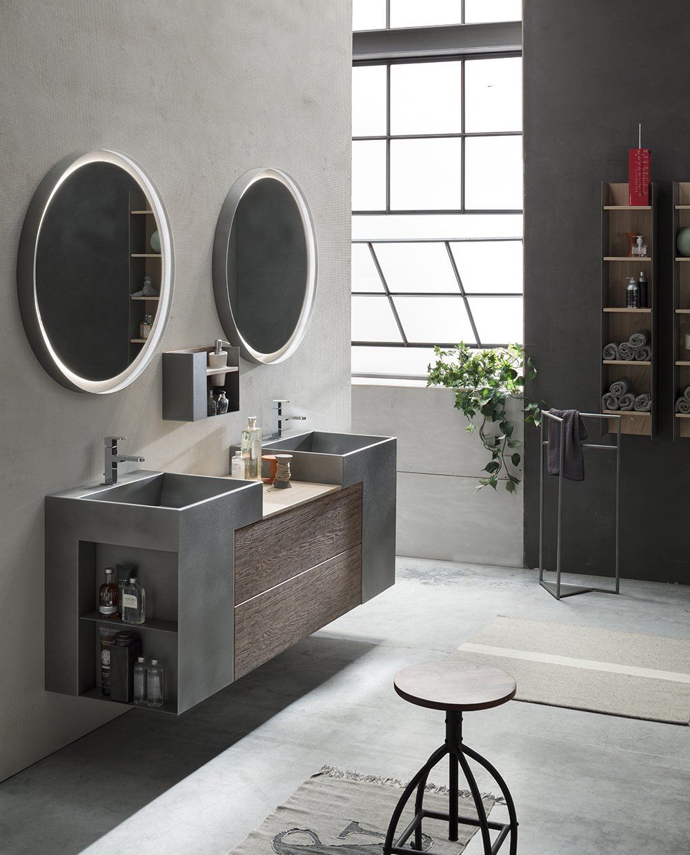 specchiera tonda in metallo