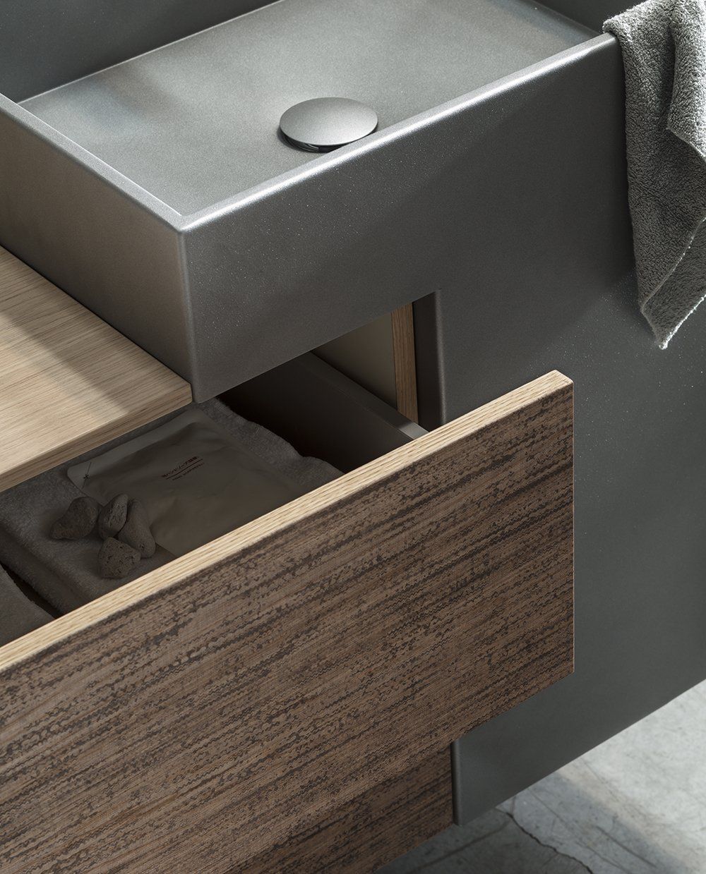 cassetto bagno con lavabo in metallo peltro