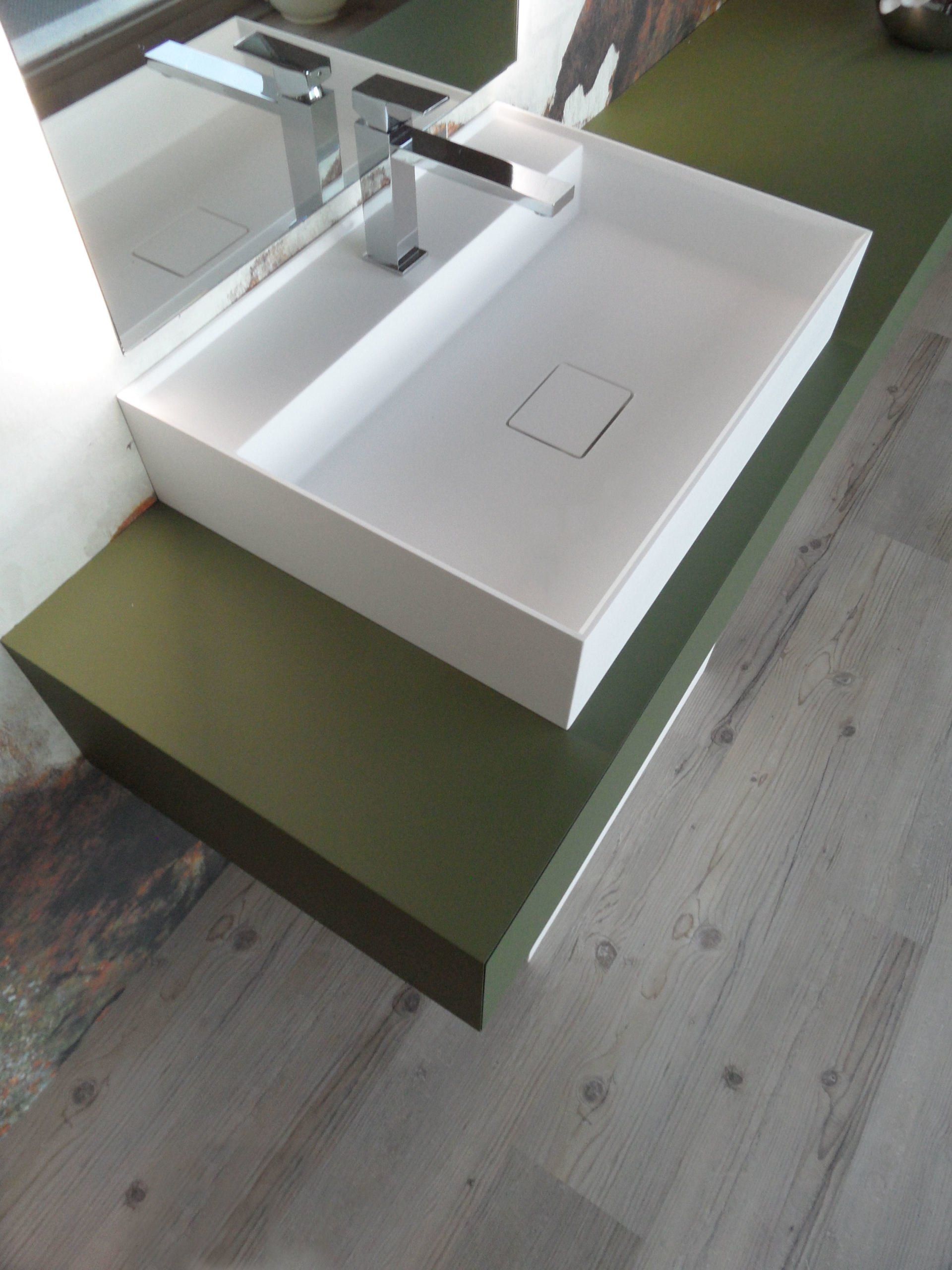 Mobili Bagno monolito personalizzabile con Carta da Parati