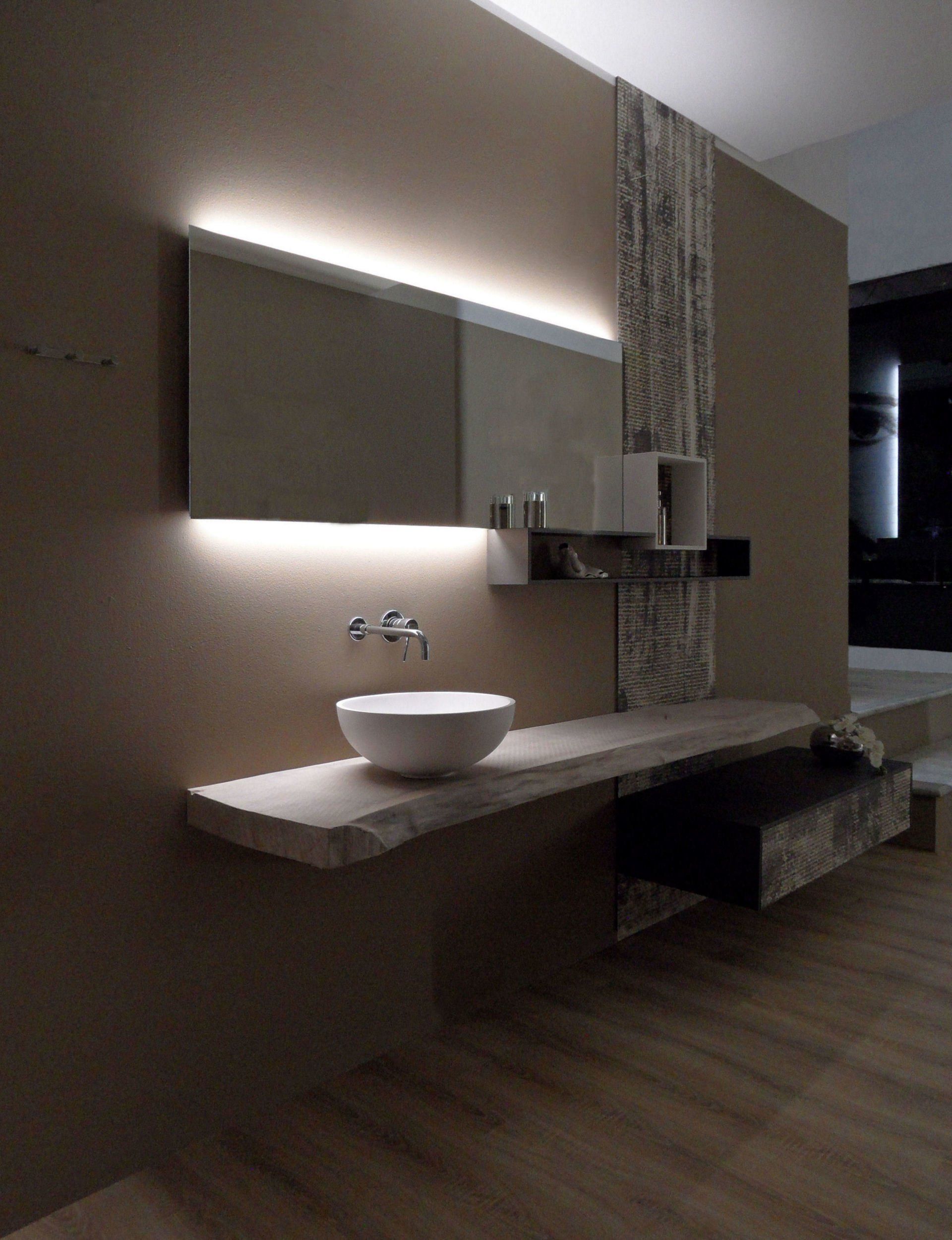 Mobile Bagno con tavolato corteccia in legno di Noce Nazionale