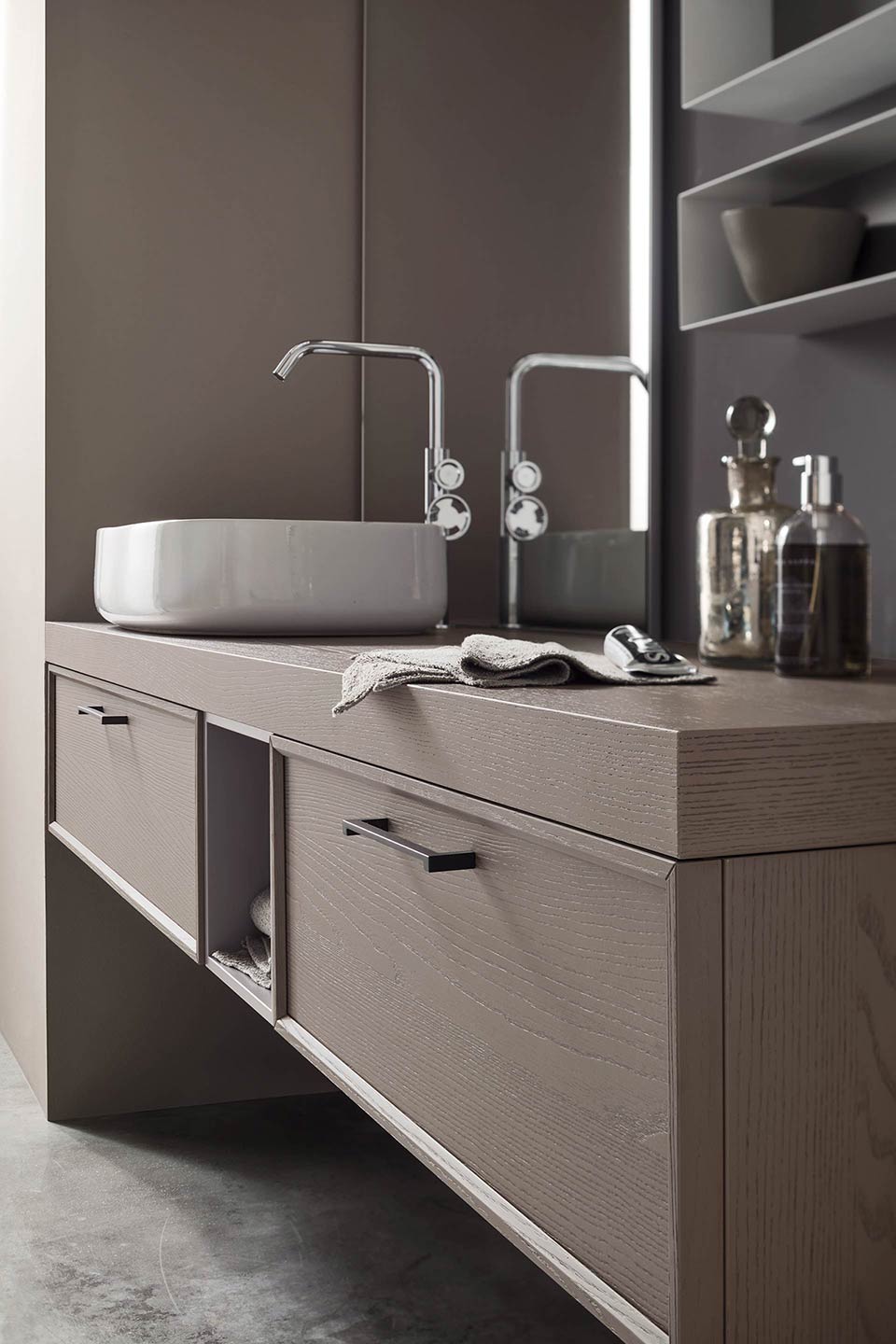 bagno moderno con telaio frassino 7 p1