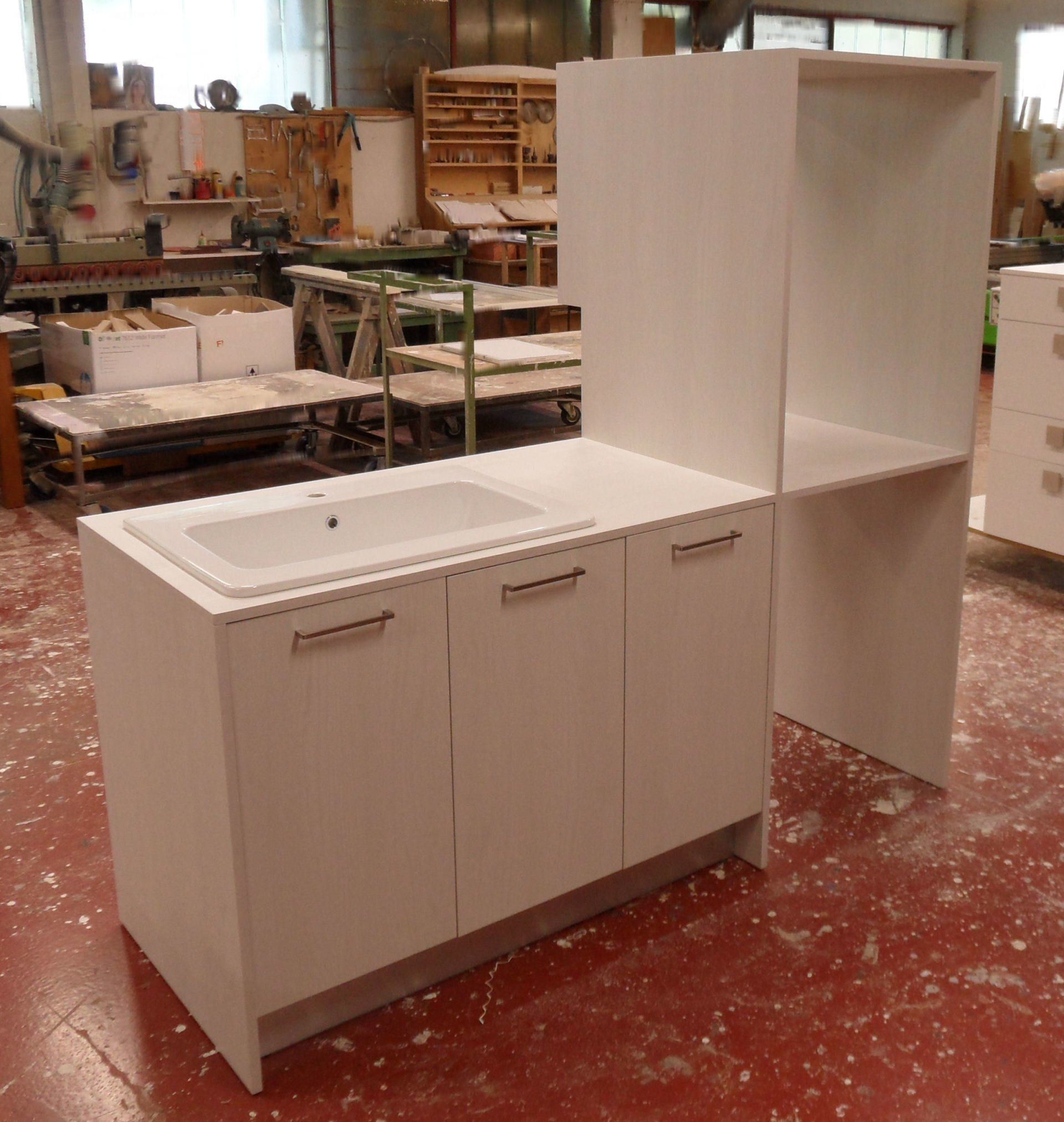 Mobilie lavanderia in costruzione