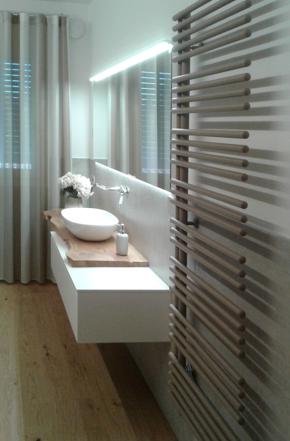 Tavola corteccia bagno in legno di Cedro.