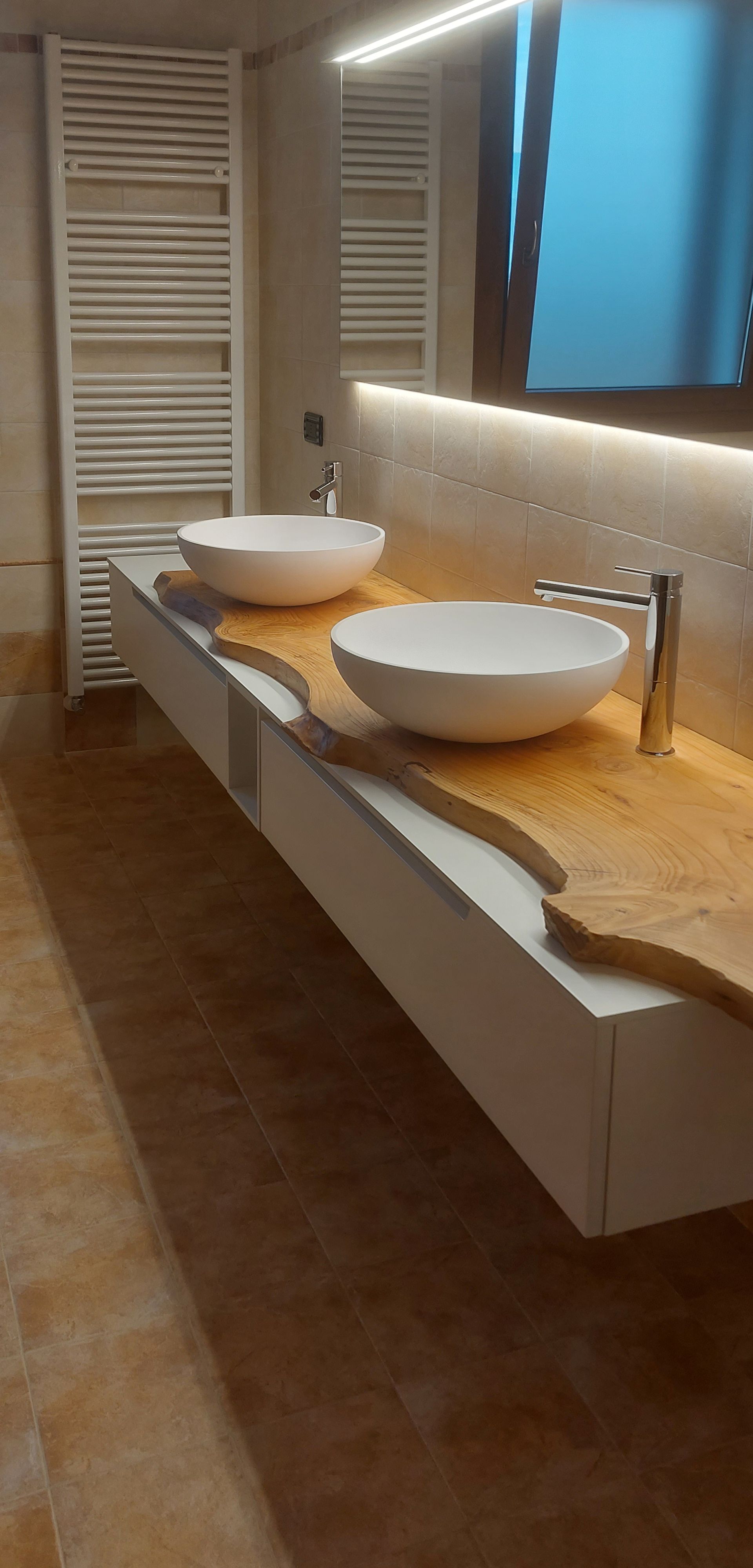 Mobile Bagno con tavolato corteccia in legno di Cedro