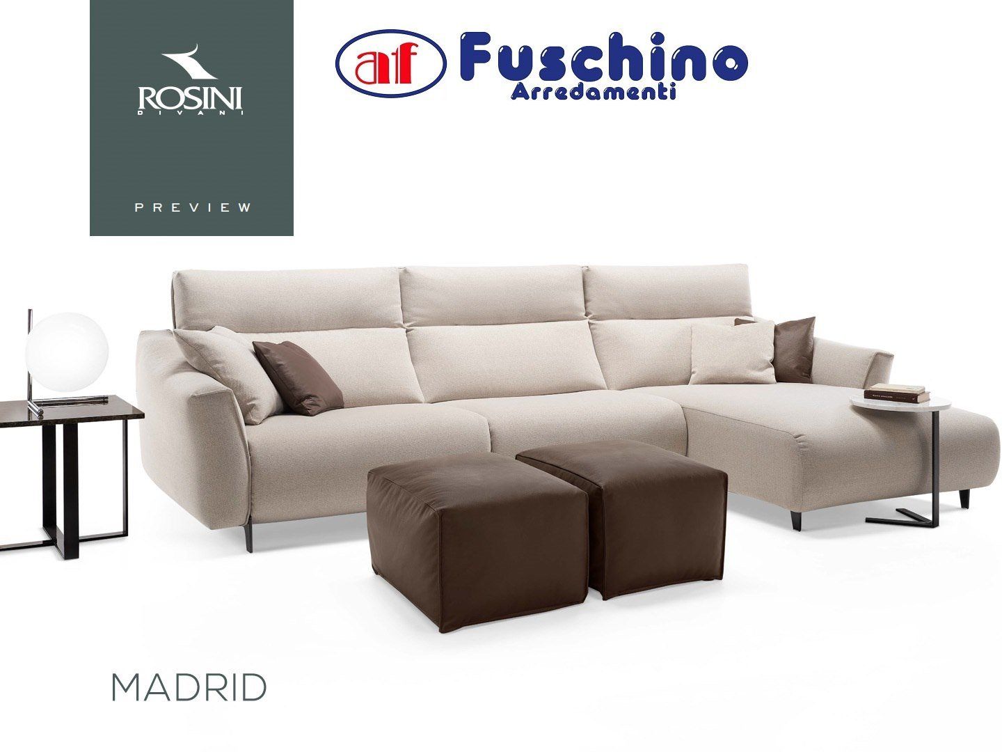 divano a penisola con poggiapiedi