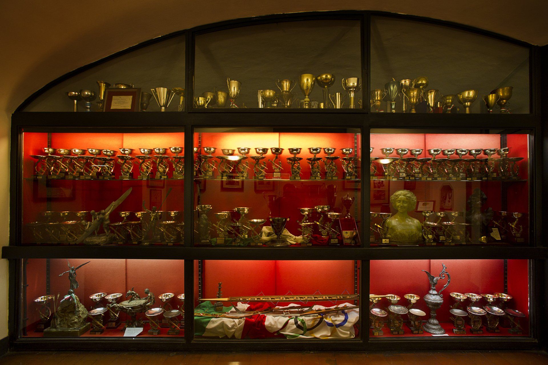 esposizione dei trofei della Società Canottieri Firenze