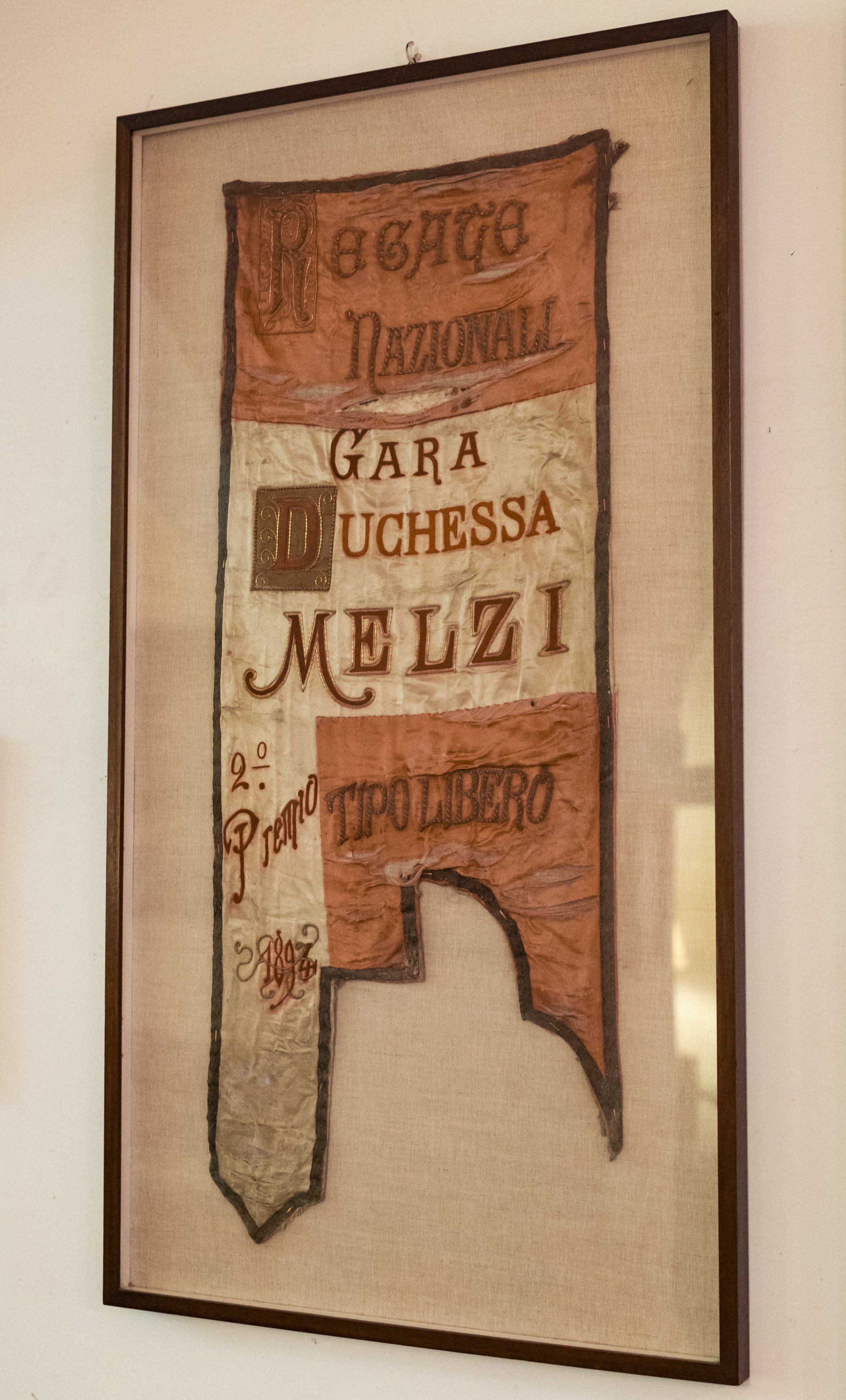 quadro con drappo secondo premio di una gara degli anni Trenta