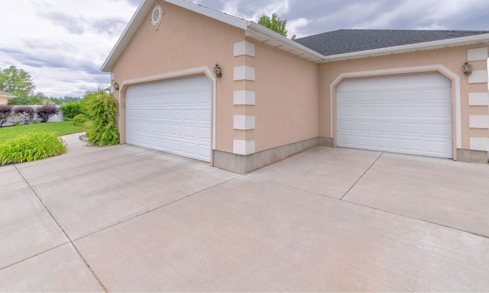 Choosing the Right Concrete Finish for Your Driveway
