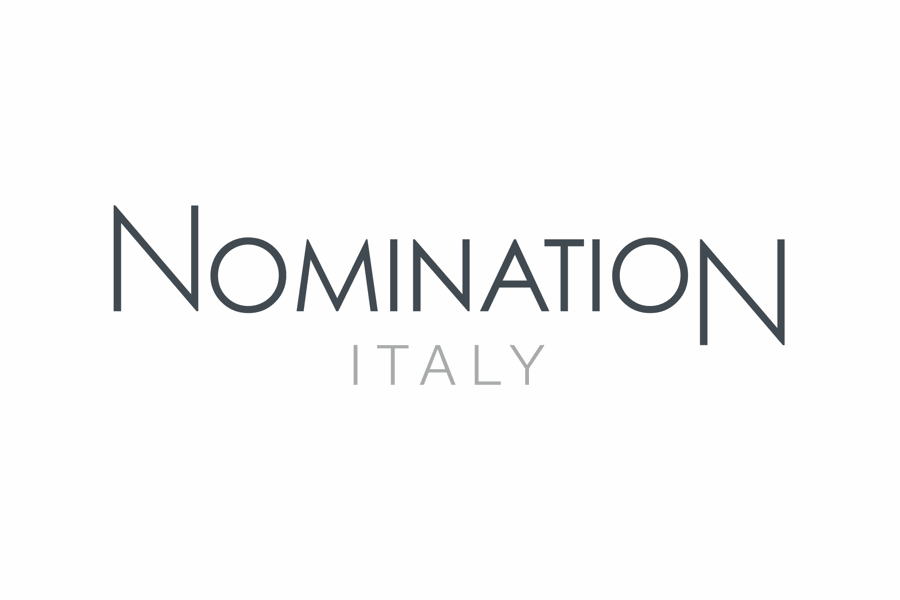 Logo di Nomination Italy, testo grigio su sfondo bianco.