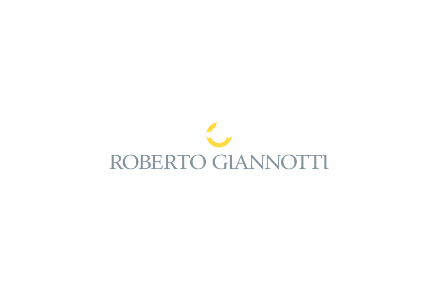 Logo Roberto Giannotti: testo grigio, mezzaluna dorata sopra.