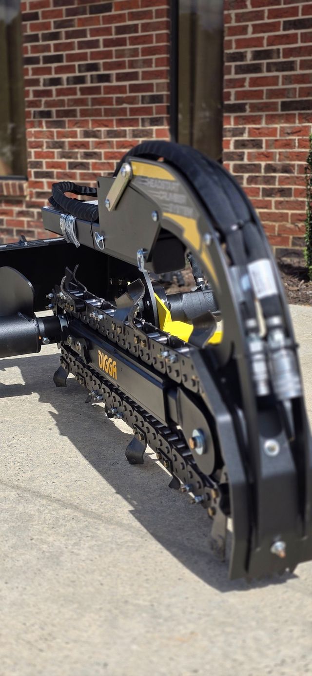 Digga Trencher for Mini Skid Steer w/Earth Chain, 3' x 6