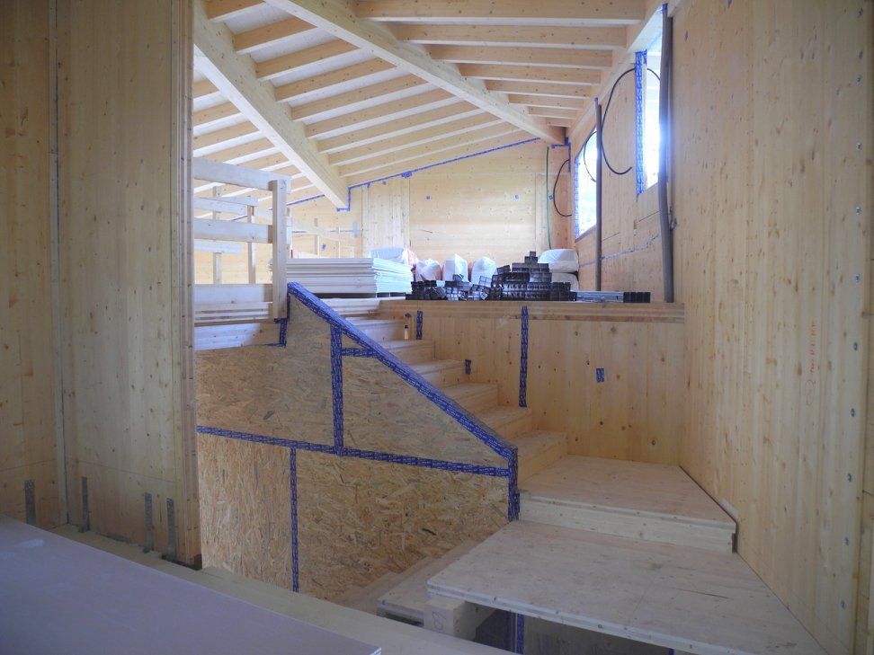 interno casa in legno con nastri sigillanti 14