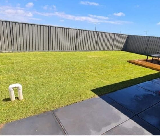 Lawn/synthetic installation