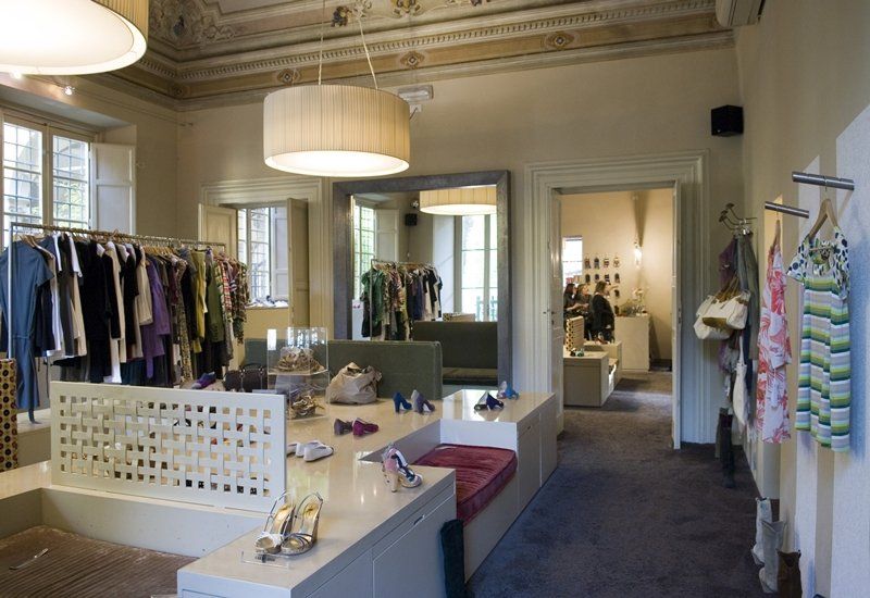 negozio di vestiti di grandi marche