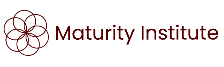 Logo van het Maturity Institute: een bloemvormig symbool met in elkaar grijpende cirkels en tekst in bruin.