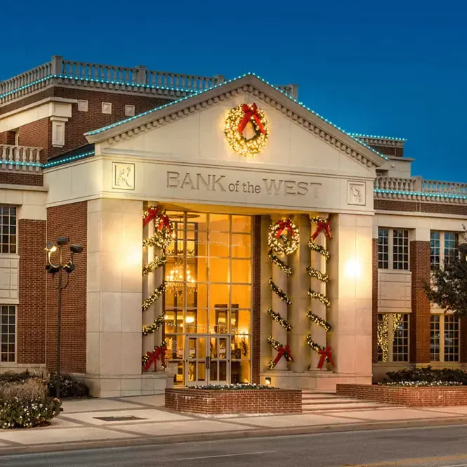 The bank of the west is decorated for christmas