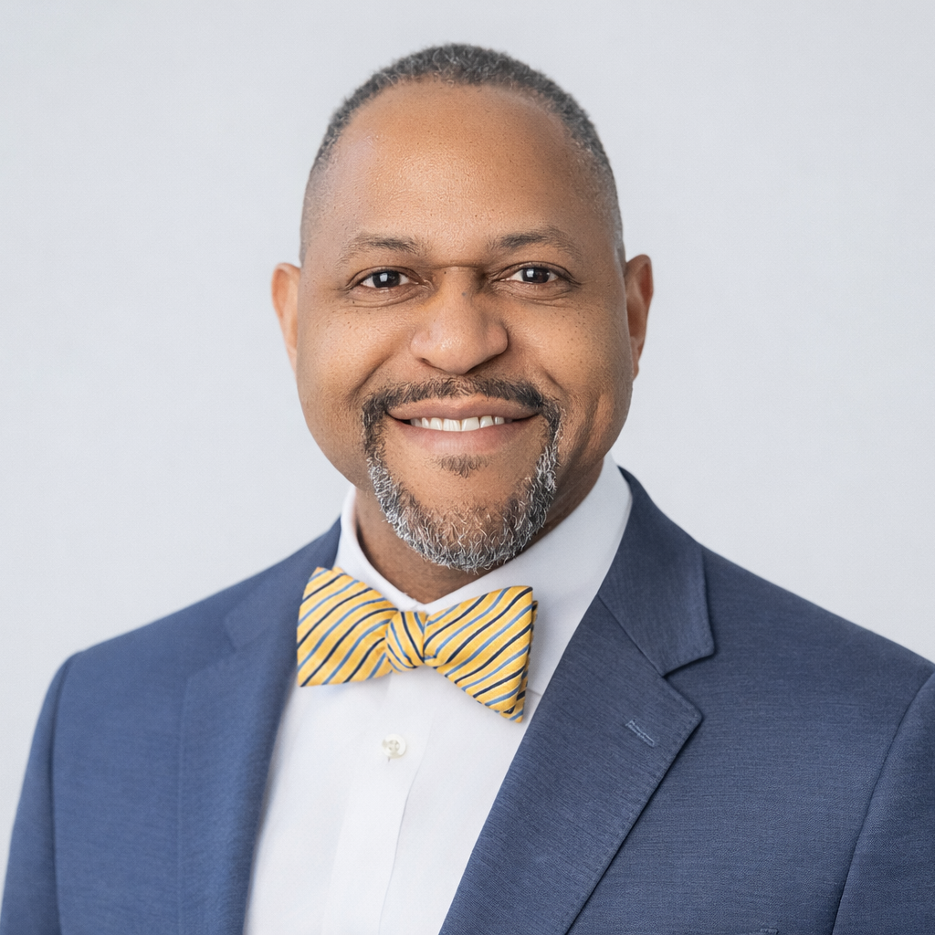 Headshot of Rey Hollingsworth Falu