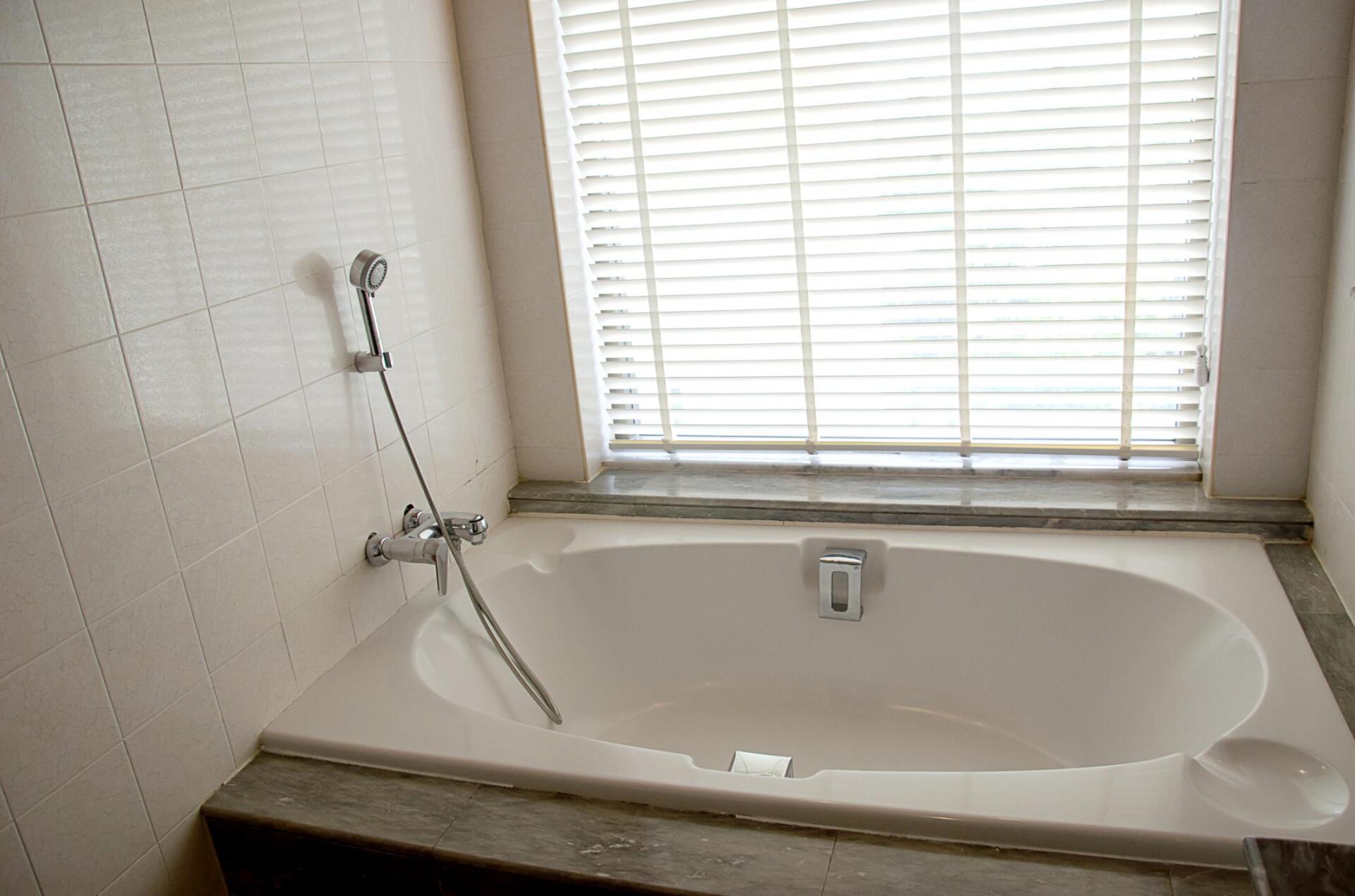 Bathtub Refinishing Tulsa, Cracked Bathtub Repair, Tulsa, OK