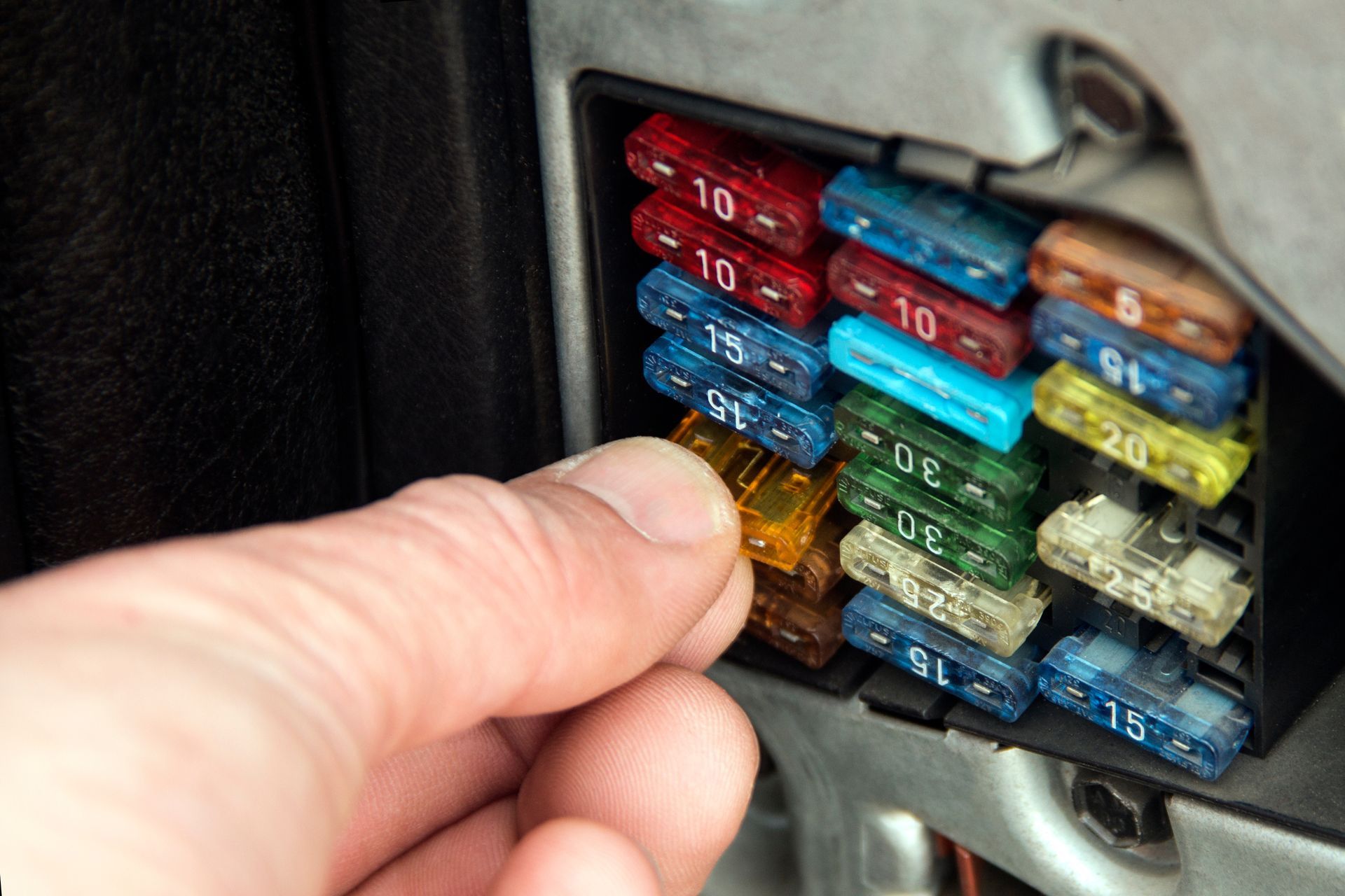 How Do I Replace a Blown Fuse in My Car? | BG Automotive