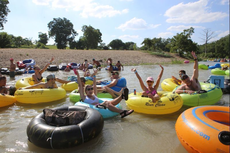 Family Enjoy Floating in the Illinois River