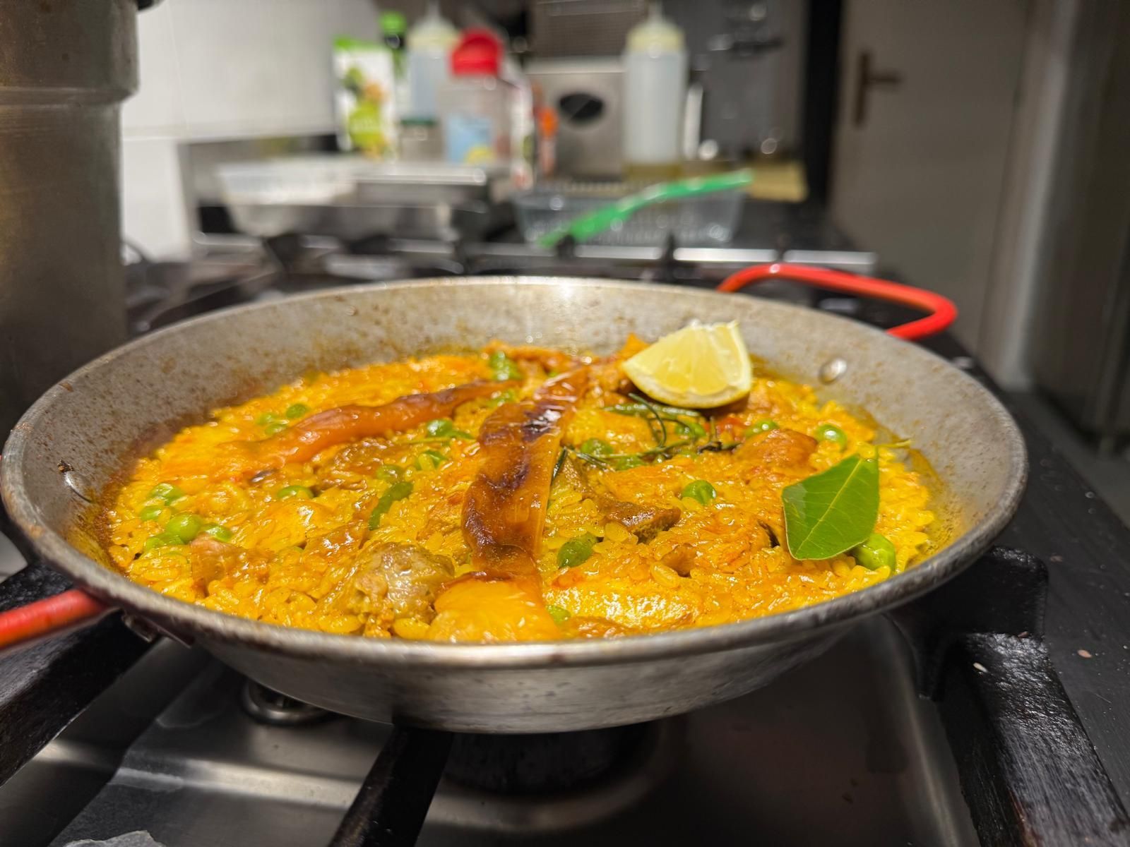 paella con pesce fresco