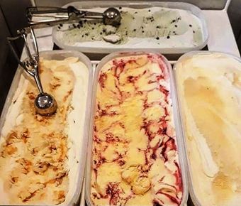 Ice cream flavours and scoops