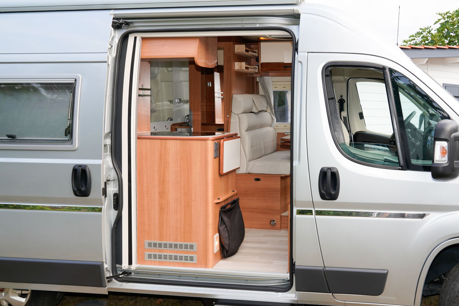 Explore  strategies and  advice for keeping your motor home tidy with the help of self-storage.