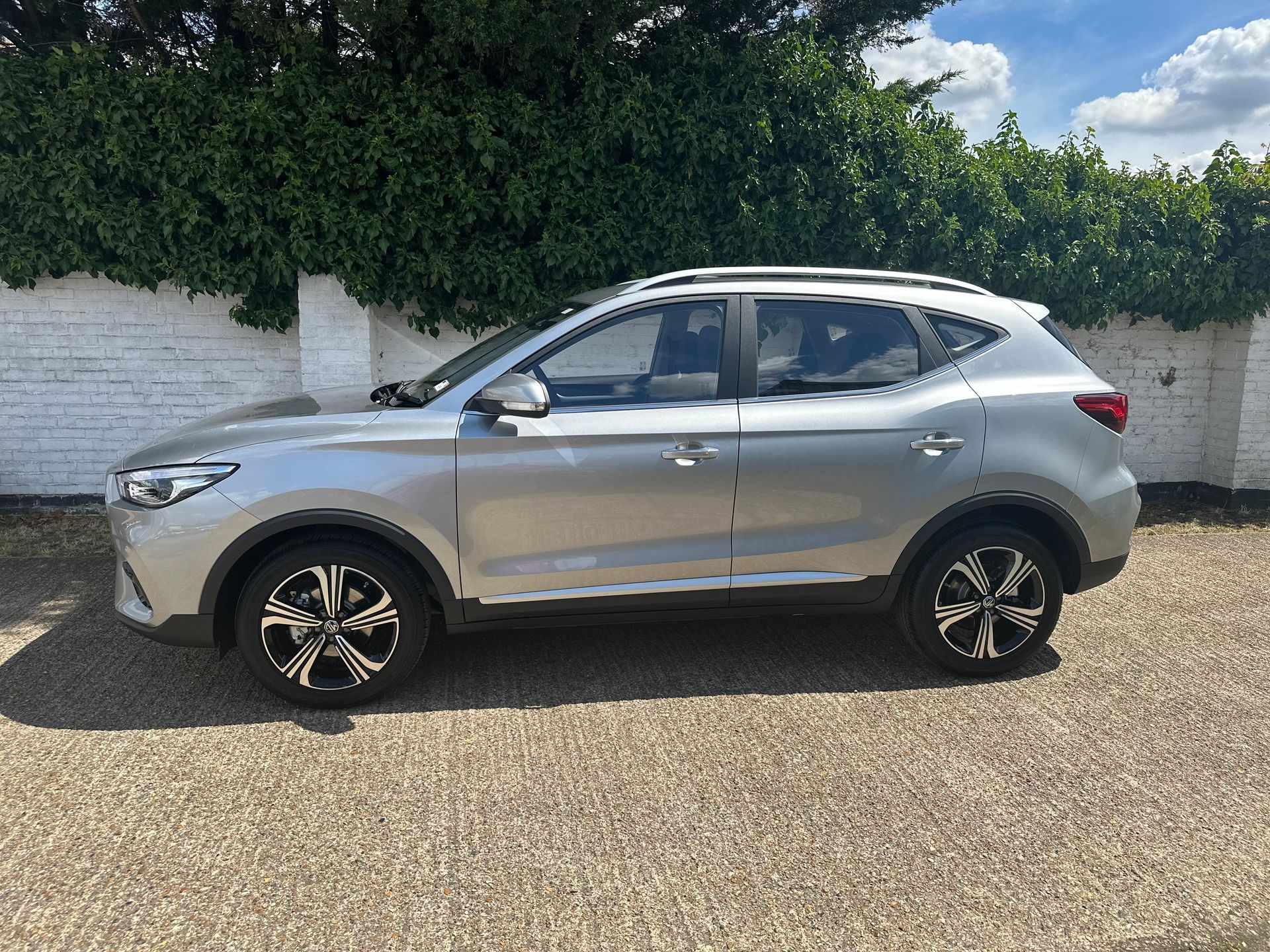 SUV car hire, perfect family sized rental car, automatic transmission, MG, ZS