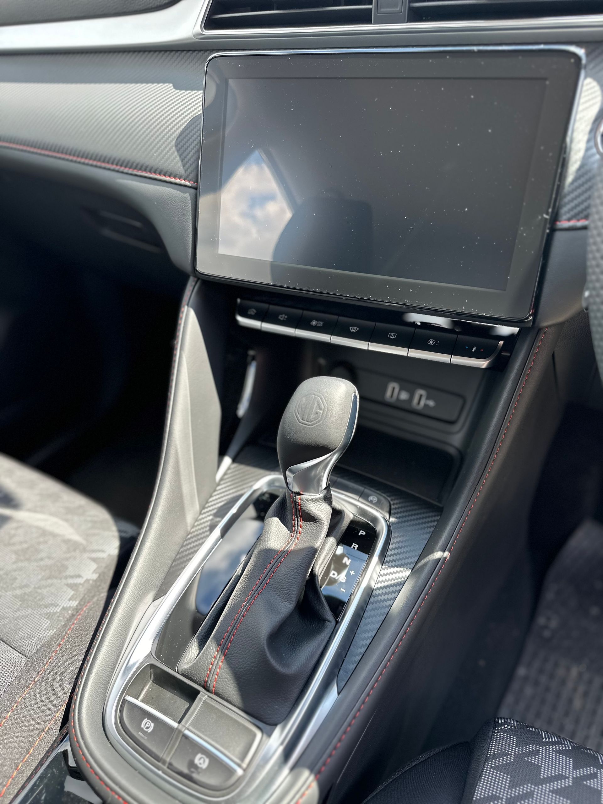 SUV car hire, perfect family sized rental car, automatic transmission, MG, ZS