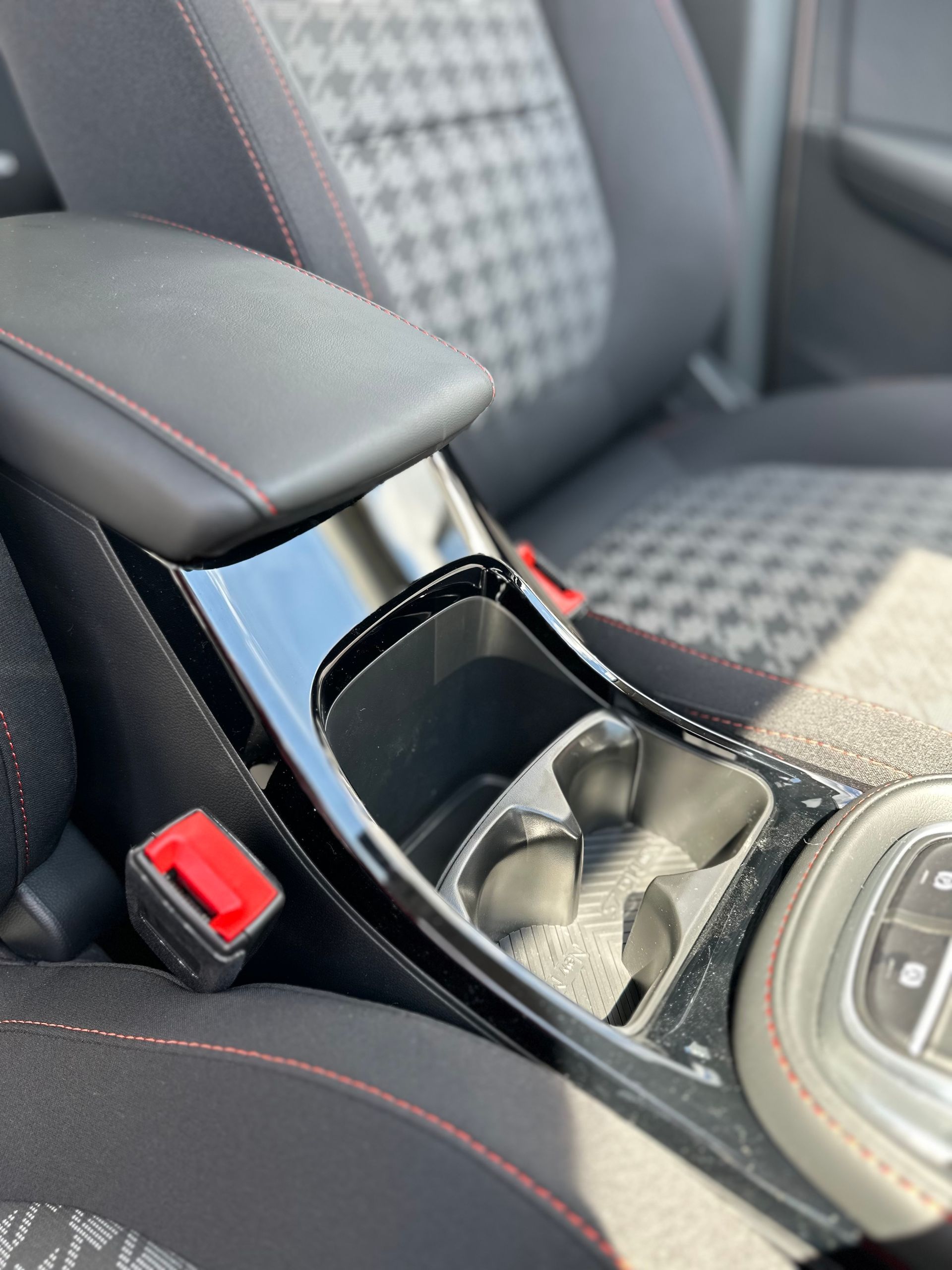 SUV car hire, perfect family sized rental car, automatic transmission, MG, ZS