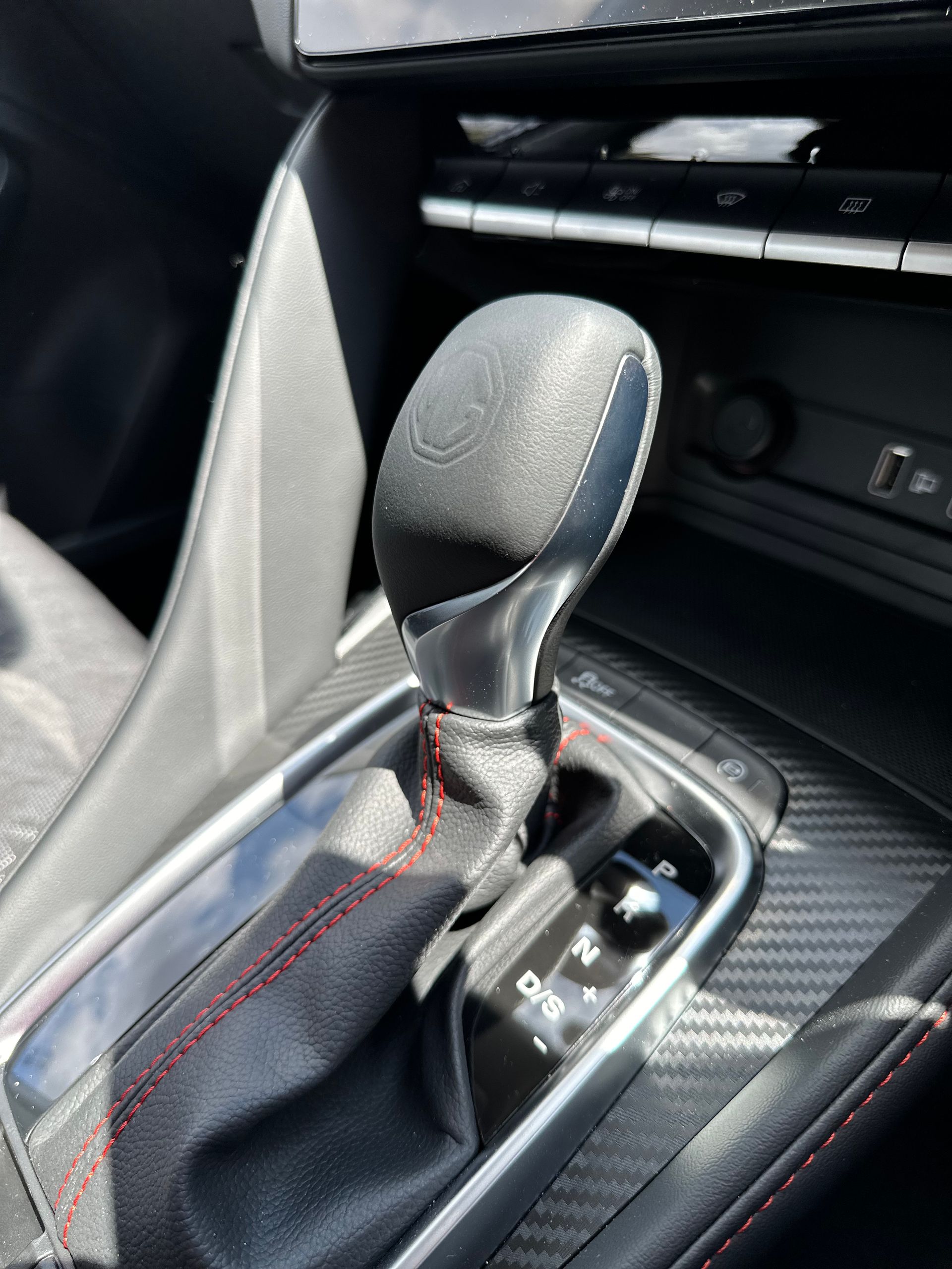 SUV car hire, perfect family sized rental car, automatic transmission, MG, ZS