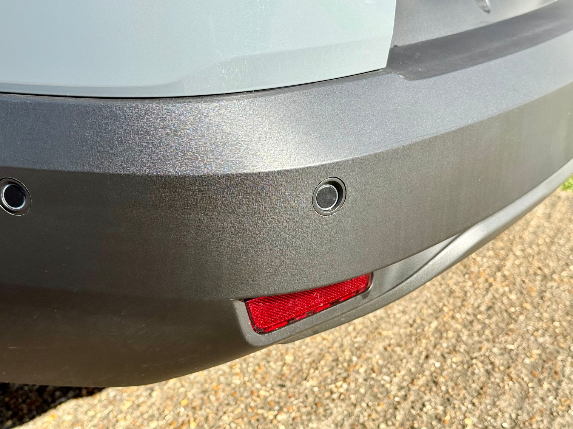 Rent a large car, estate, MPV, 7 seat people carrier, hire a mini-van, people mover, in an automatic transmission with roof rails, travel UK and Europe in the New Dacia Jogger Extreme Hybrid self charging, ULEZ compliant rental vehicle