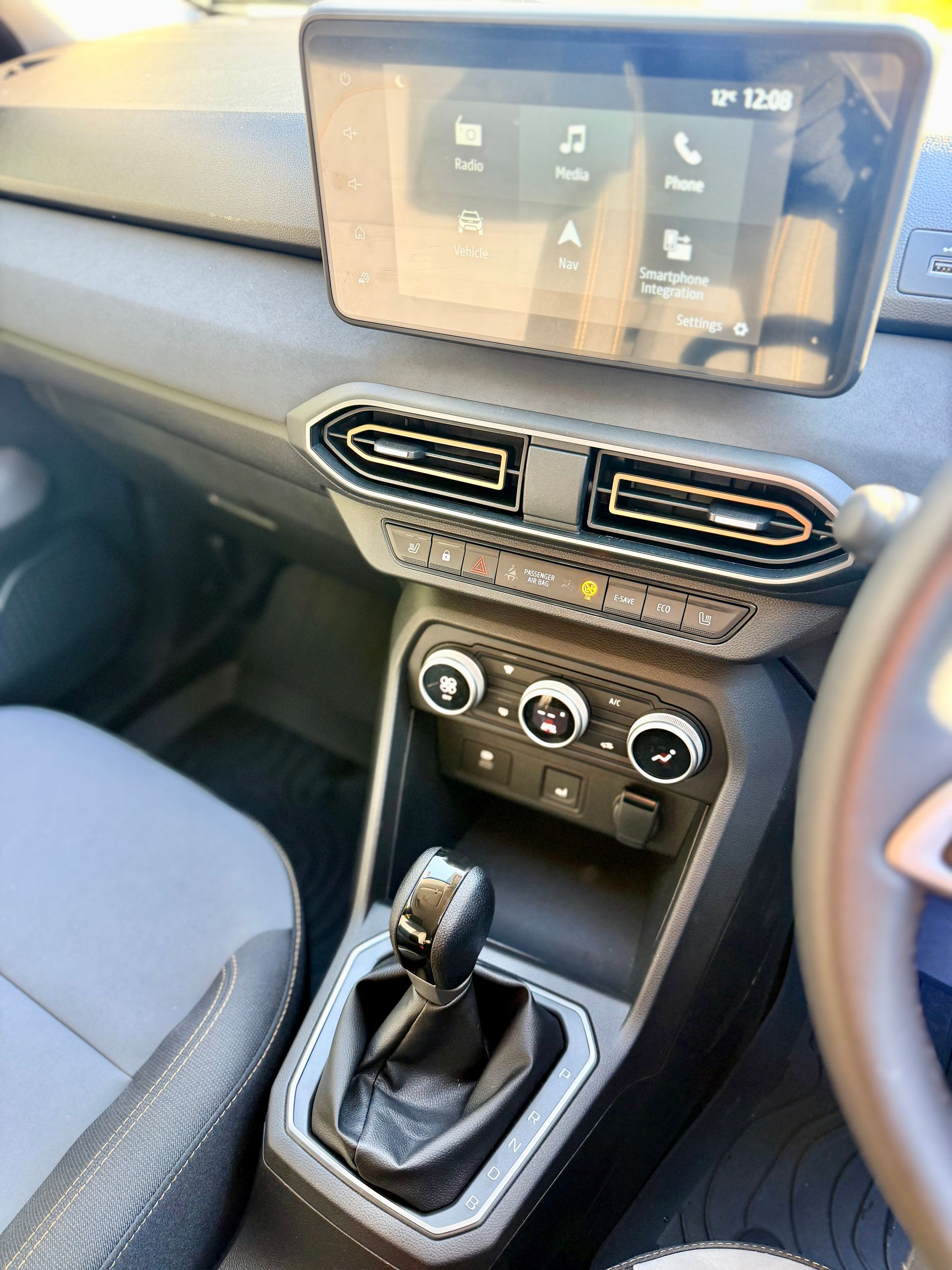 Rent a large car, estate, MPV, 7 seat people carrier, hire a mini-van, people mover, in an automatic transmission with roof rails, travel UK and Europe in the New Dacia Jogger Extreme Hybrid self charging, ULEZ compliant rental vehicle